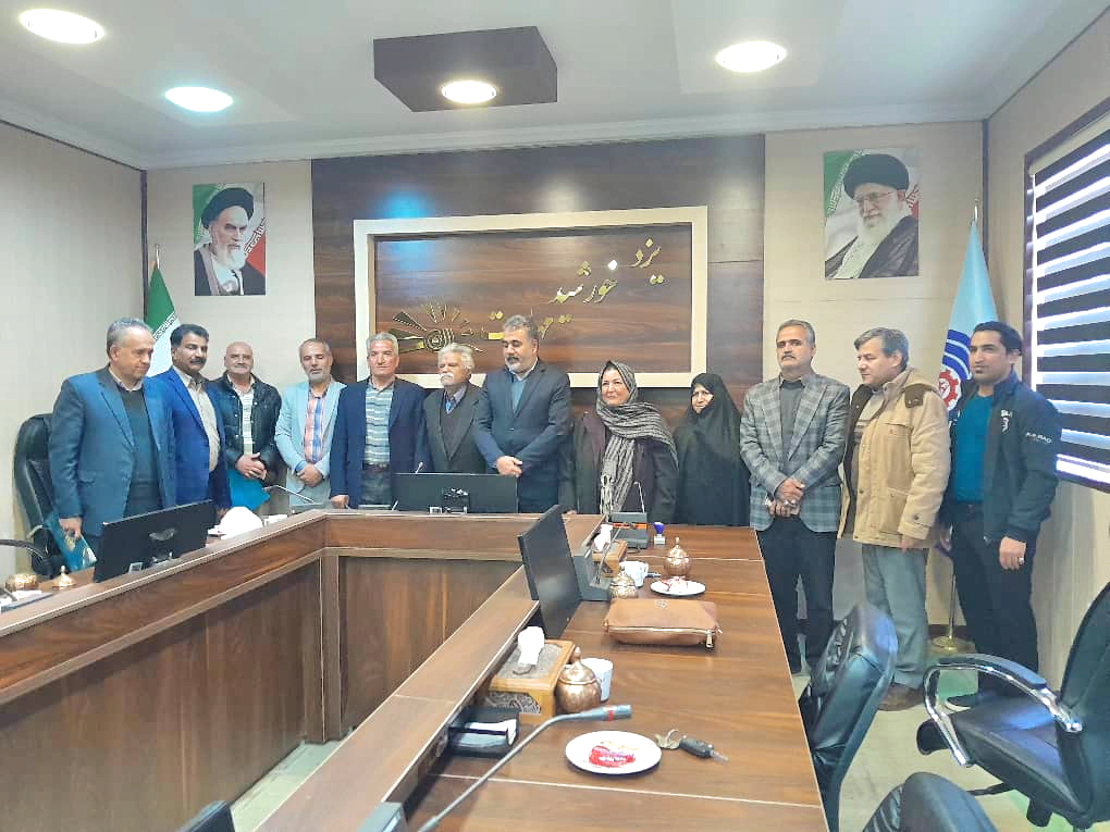 همزمان با سالروز پیروزی شکوهمند انقلاب اسلامی ایران و در راستای صیانت از دانش معماری سنتی و انتقال آن به نسل&zwnj;های آینده، تفاهم&zwnj;نامه همکاری میان انجمن استادکاران و معماران سنتی و سازمان آموزش فنی و حرفه&zwnj;ای استان یزد با حضور جمعی از استادکاران با تجربه و مسئولان این سازمان به امضا رسید.