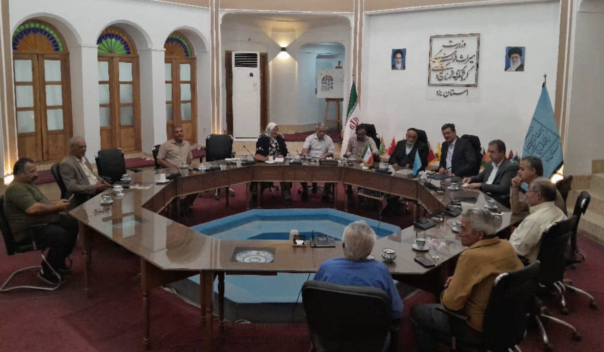 تفاهمی برای حفظ و ارتقاء هنر معماری سنتیهمزمان با هفته میراث فرهنگی، تفاهم &zwnj;نامه&zwnj;ای با هدف صیانت و توسعه هنر معماری سنتی میان سازمان میراث فرهنگی، گردشگری و صنایع دستی و انجمن استادکاران و معماران سنتی به امضا رسید. این مراسم با حضور جمعی از مدیران سازمان، اعضای انجمن و استادکاران برجسته معماری سنتی برگزار شد.