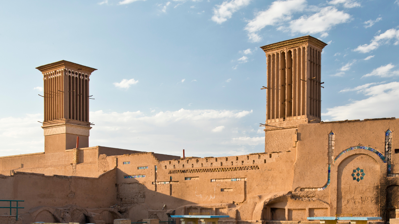 🔹 بادگیر؛ نماد هوشمندی ایرانیان در مهندسی اقلیمبادگیر، یکی از برجسته&zwnj;ترین اختراعات معماری سنتی ایران، قرن&zwnj;هاست که به&zwnj;عنوان سیستم طبیعی تهویه و خنک&zwnj;سازی در مناطق گرم و خشک ایران مورد استفاده قرار می&zwnj;گیرد. این ساختار هوشمندانه که بدون نیاز به برق، هوا را خنک و متعادل می&zwnj;کند، نشان&zwnj;دهنده نبوغ و دانش استادکاران ایرانی در استفاده از عناصر طبیعی برای آسایش و سکونت بوده است.اما امروز، هنر ساخت بادگیرهای اصیل ایرانی در حال نابودی است. با ورود سیستم&zwnj;های مدرن تهویه مطبوع، توجه به این فناوری بومی کاهش یافته و تنها چند استادکار سنتی باقی مانده&zwnj;اند که دانش و تجربه ساخت بادگیرهای اصولی را در اختیار دارند.انجمن استادکاران، با حمایت اعضا، قصد دارد برای حفظ این میراث گران&zwnj;بها، آموزش نسل جدید استادکاران و احیای دانش ساخت بادگیر اقدام کند تا این هنر اصیل ایرانی برای نسل&zwnj;های آینده باقی بماند.